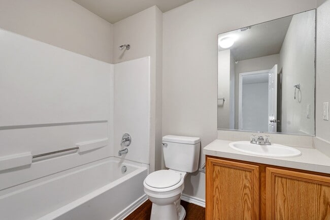 Building Photo - Recently updated 3 bedroom townhome