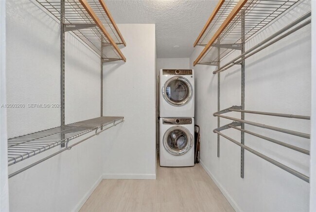 Building Photo - 9000 SW 40th Terrace