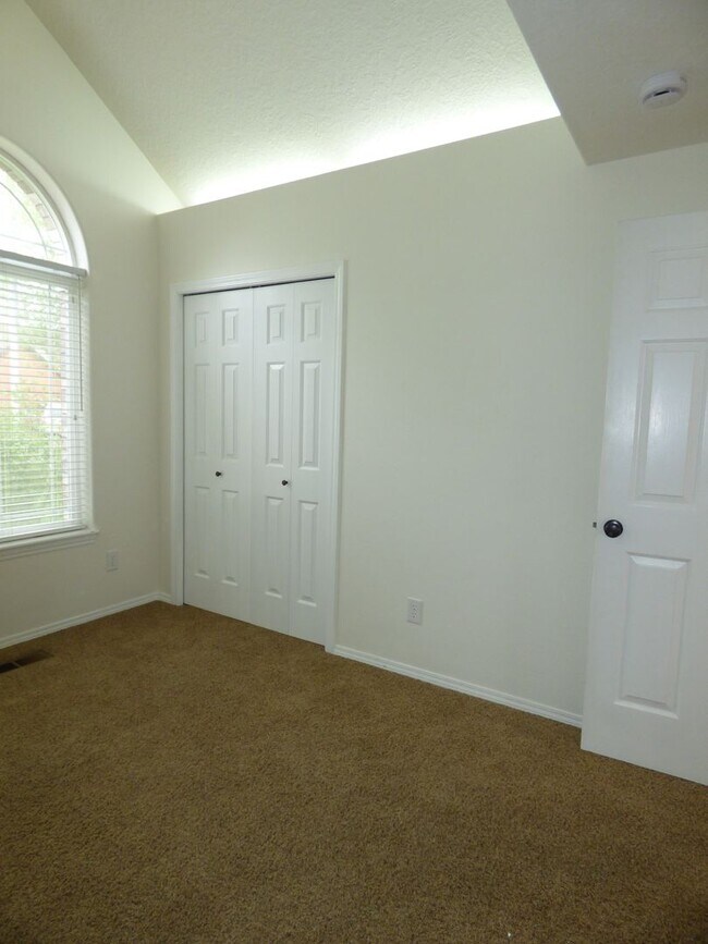 Building Photo - 3 Bed 2 bath home in North Salem!