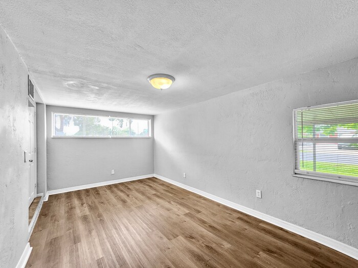 Building Photo - 10849 60th Ave N