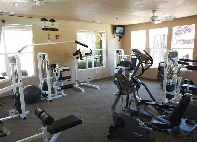 Building Photo - Condo | 2 Bed | 2 Bath | 1728SF | Tenant P...