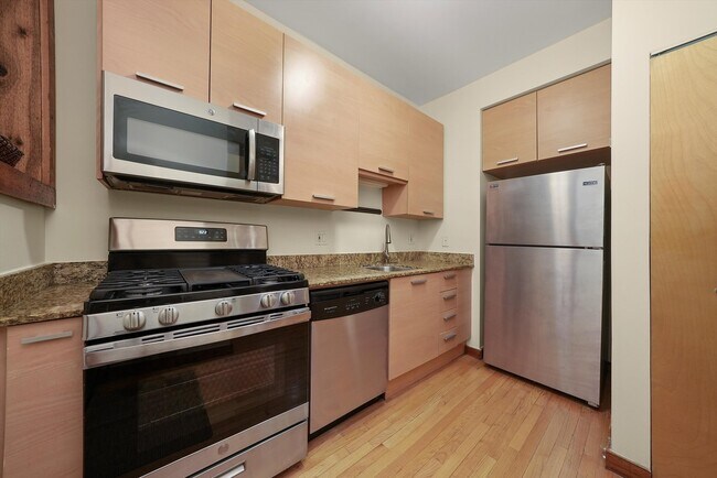 Building Photo - 1338.5 W Estes Ave