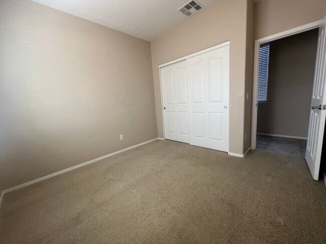 Building Photo - 14551 W Laurel Ln