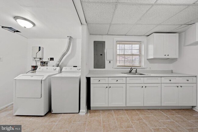 Building Photo - 7515 Pleasant Way