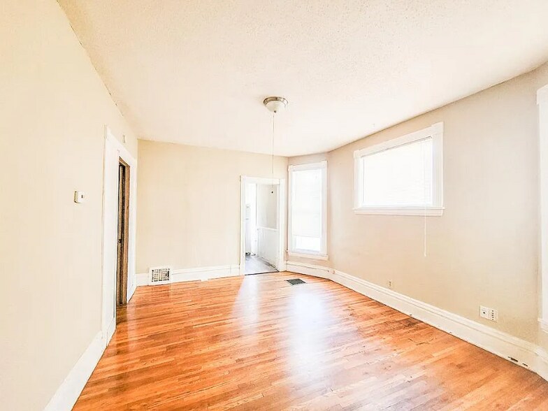 Primary Photo - 2640 Fillmore St NE