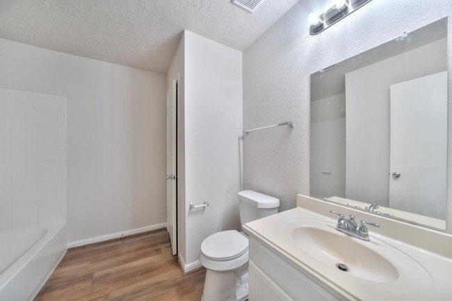 Building Photo - 3662 Fuller Bluff Dr