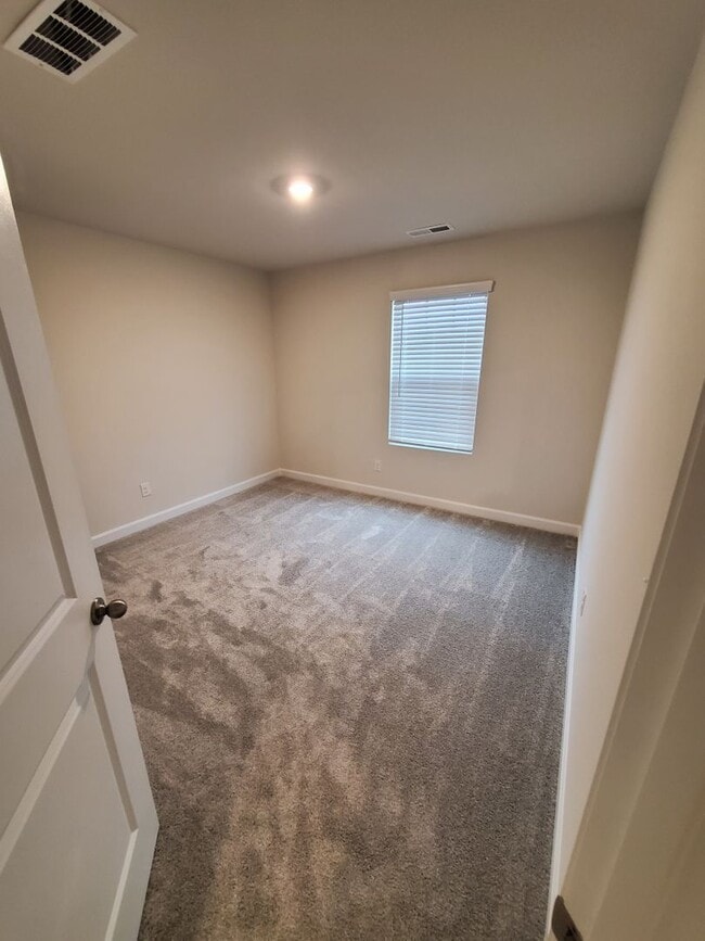 Building Photo - Beautiful Home in Huntersville