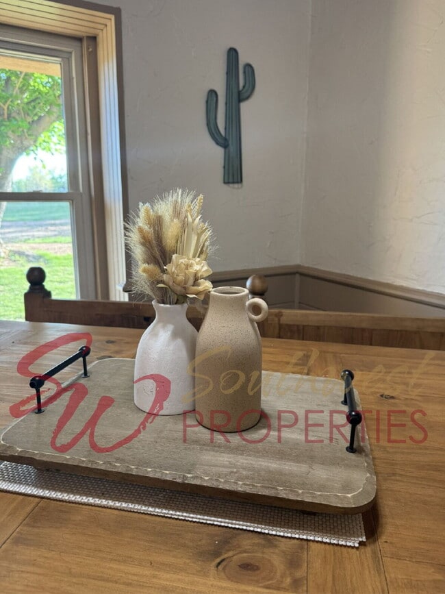 Building Photo - 2 bedroom 2 bath on a 12 acre paradise!