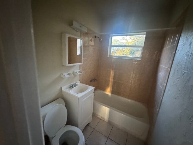 Building Photo - 3-2 House