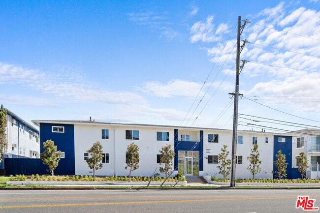 Building Photo - 420 S Sepulveda Blvd