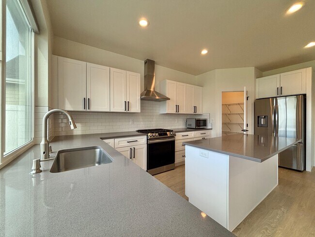 Building Photo - 842 Greenfield Dr