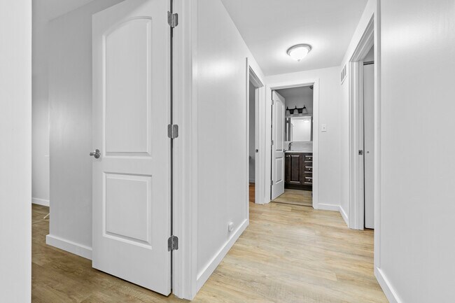 Building Photo - 422 Gainsborough Ct