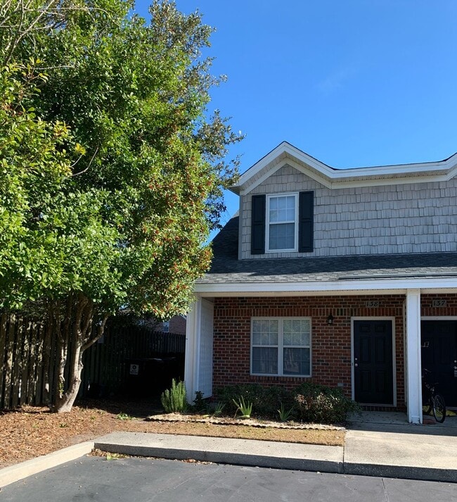 Building Photo - 1 Bedroom 1.5 Bathroom Townhome in Myrtle ...
