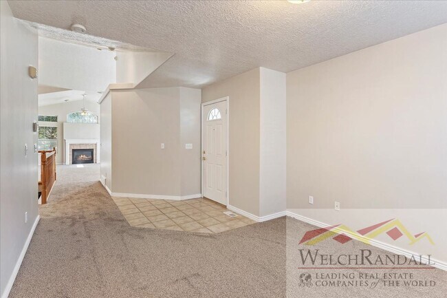 Building Photo - Very Spacious 2 Bedroom 3 Bath Ogden Home