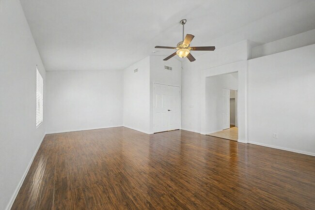 Building Photo - 1513 W Lark Dr