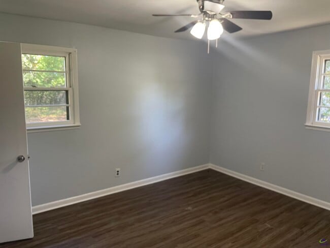 Building Photo - 805 Crestwood Terrace