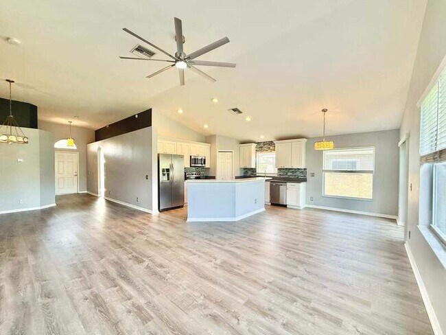 Building Photo - 838 Addison Dr NE