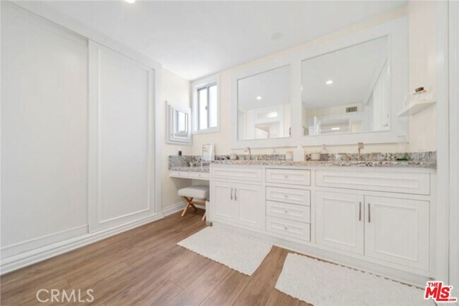 Building Photo - 5301 Balboa Blvd