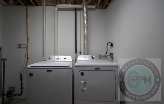 Building Photo - Beautiful 3Bd/2Ba Split entry in Omaha!