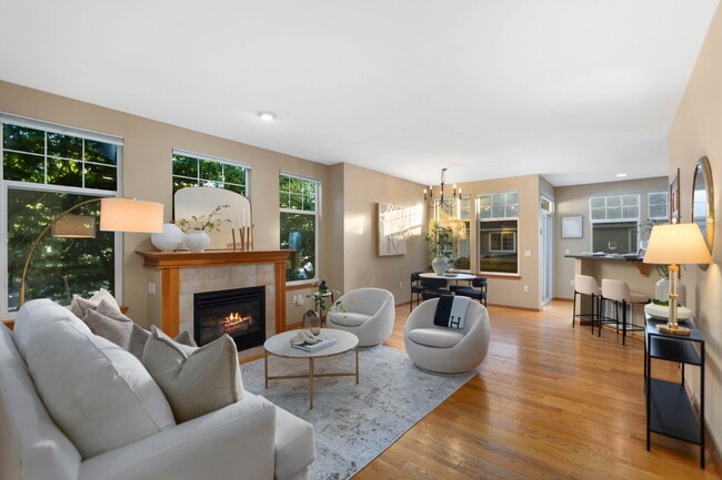 Building Photo - 1/2 OFF FIRST MONTHS RENT IF LEASE SIGNED BY 9/15!! Beautiful End-Unit Townhome in Highland Parc ...