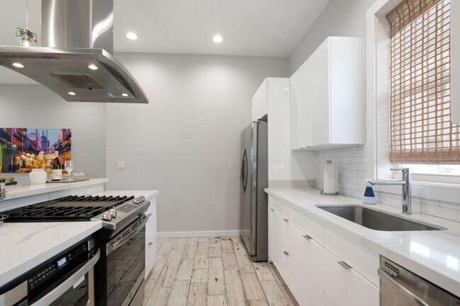 Building Photo - 3737 Bienville Ave