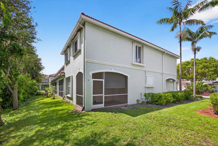 Building Photo - 2213 Oakmont Dr