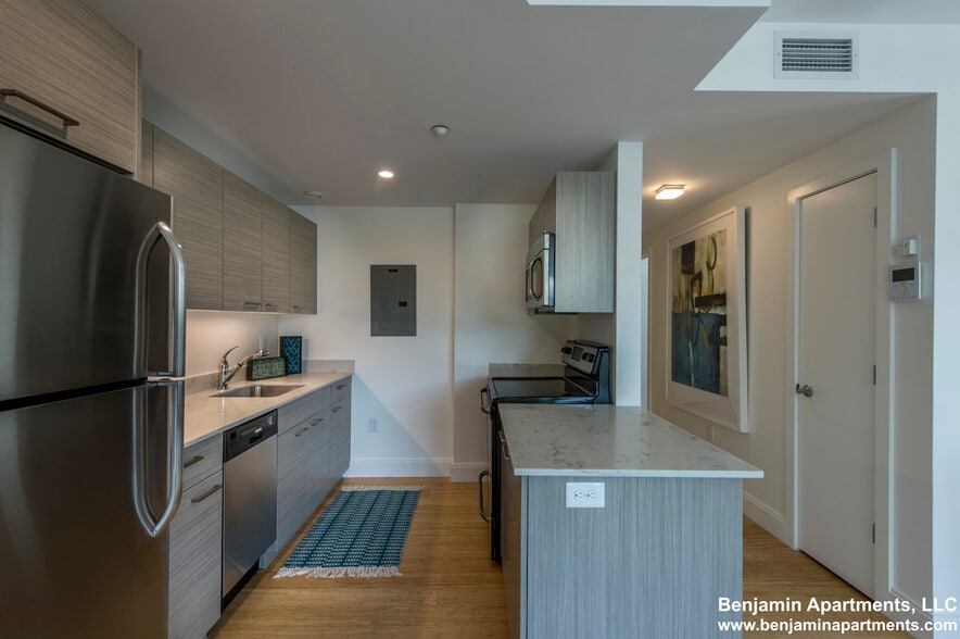 Building Photo - 95 Gardner St