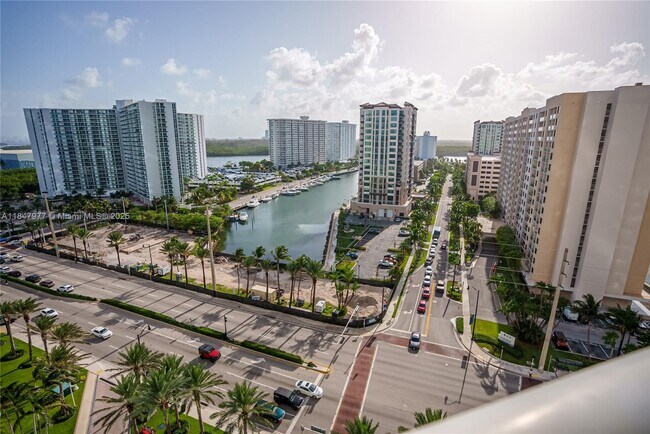 Building Photo - 15901 Collins Ave