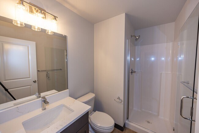 Building Photo - Brand New! - 2 Bedr in Gated Community - Free xfinity Internet