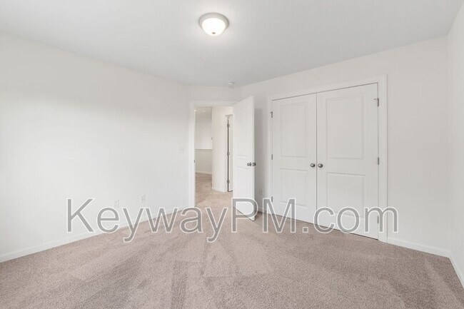 Building Photo - 738 Woodvine Dr