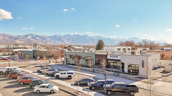 Building Photo - 2BR/2.5BA Condo in Central Ninth | Mountain Views, Solar & Walk to Everything