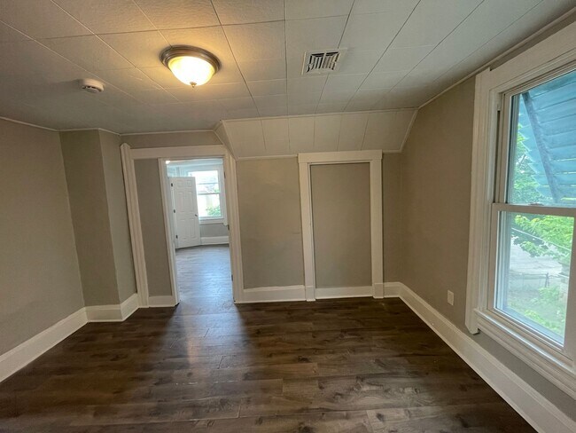 Building Photo - 2096 W 93