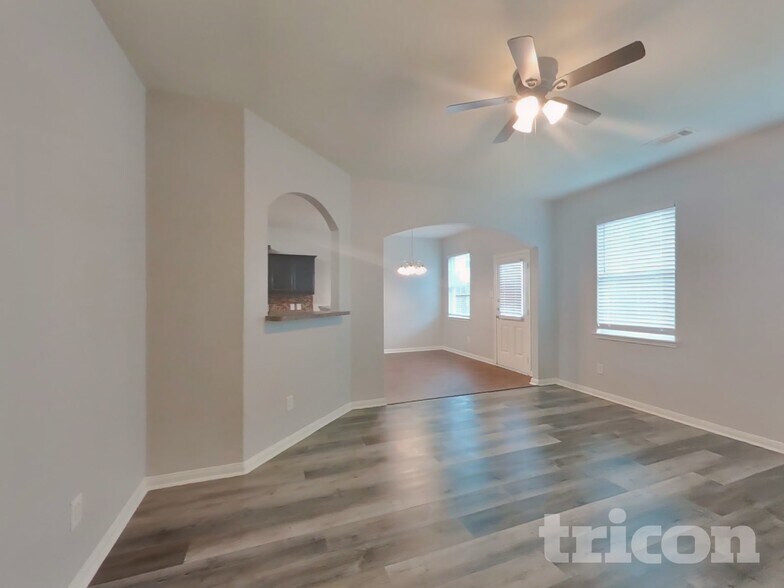 Building Photo - 17142 Common Point Dr