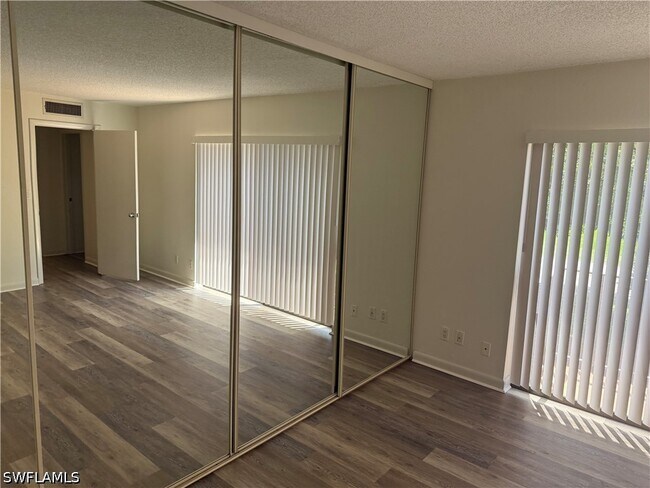 Building Photo - 1531 Park Meadows Dr