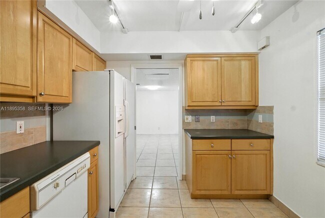 Building Photo - 3850 Oaks Clubhouse Dr