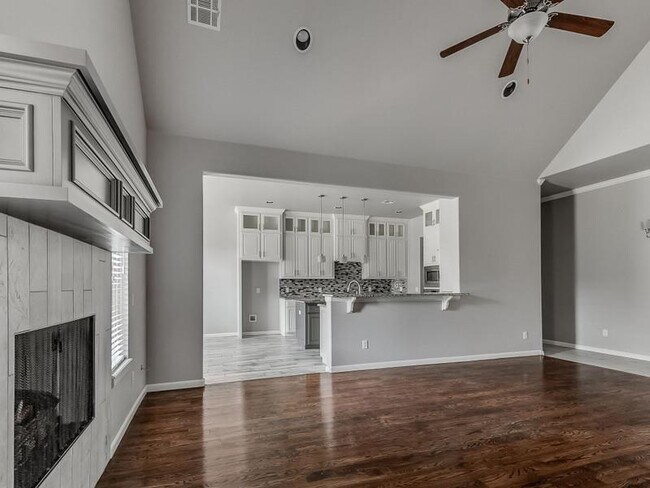 Building Photo - 10405 Cherrywood Dr