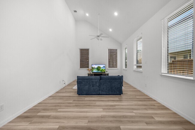 Building Photo - 7512 Jones Dr