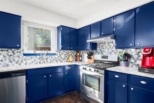 Building Photo - 4702 Gray Fox Dr