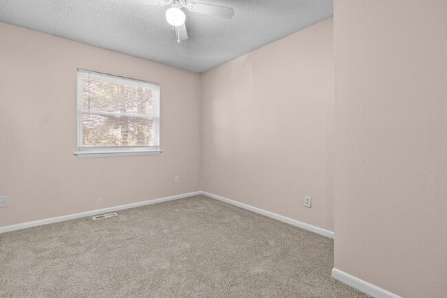 Building Photo - VB Townhouse 3 bedrooms