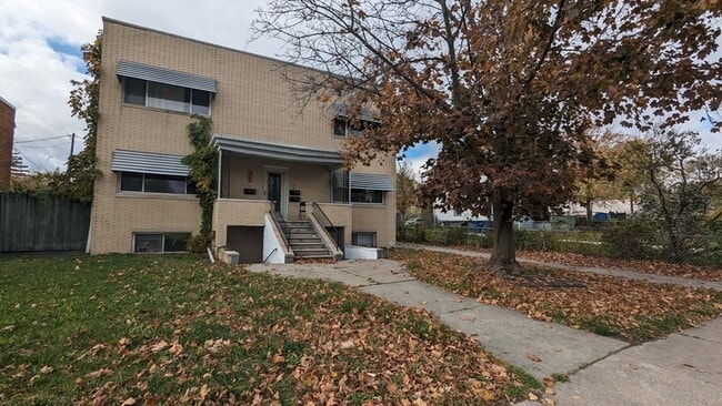 Primary Photo - 4239 Lewis Ave