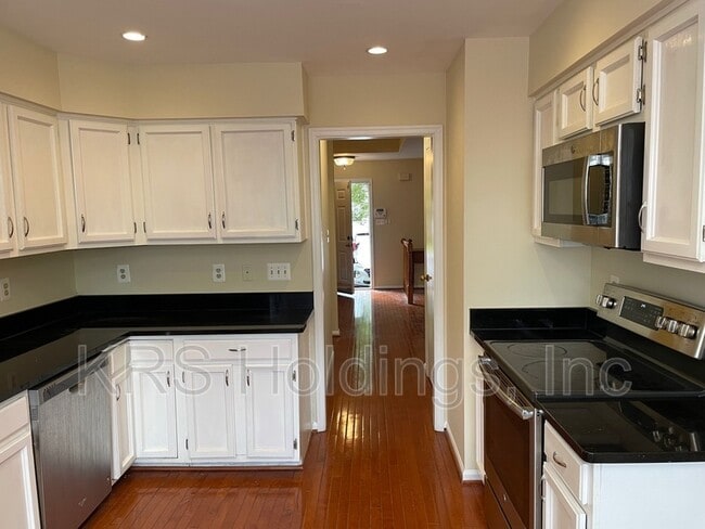 Building Photo - 5203 Glen Meadow Dr