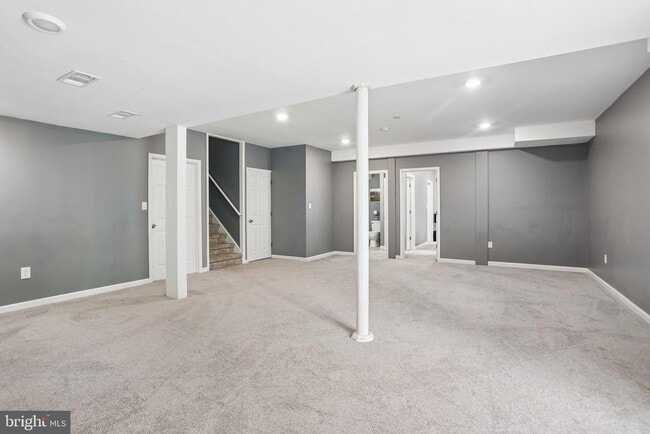 Building Photo - 427 Green Meadow Dr.