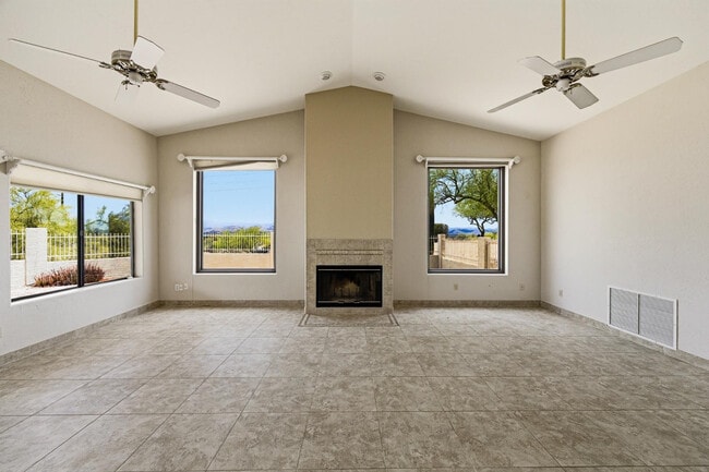 Building Photo - 17422 Flat Rock Dr