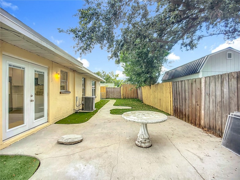 Building Photo - 6511 3rd Ave NE