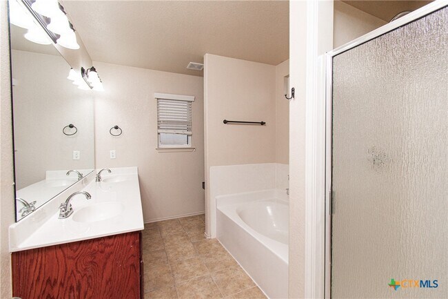 Building Photo - 3200 Alamocitos Creek Dr