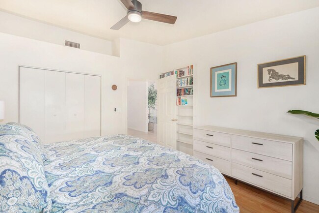 Building Photo - 220 N 22nd Pl