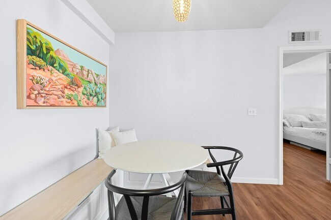 Building Photo - Charming 1BR Condo in Phoenix