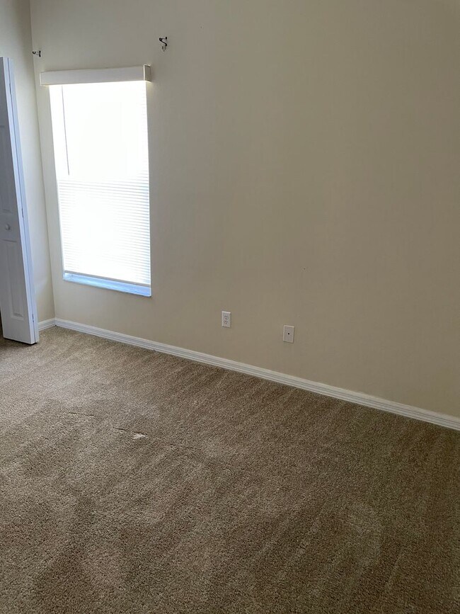 Building Photo - Great 3/2 floor plan