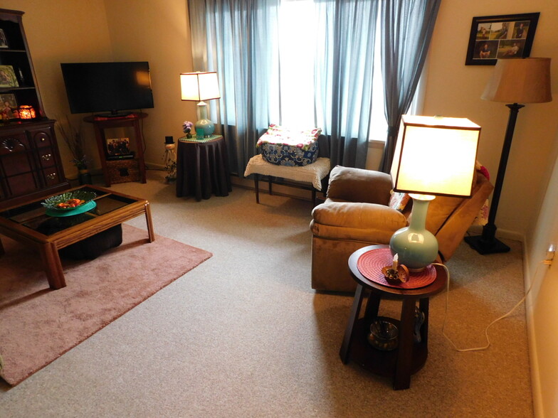 Living Room - 1553 W Grandview Blvd
