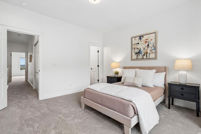 Building Photo - Spectacular SW Portland 2 bedroom Townhouse